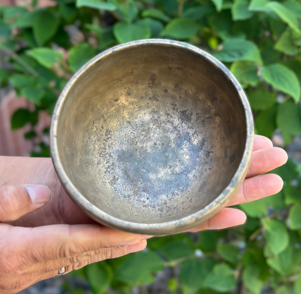 Antique Thadobati Himalayan Singing Bowl 5 Inches Throat Chakra - DharmaObjects