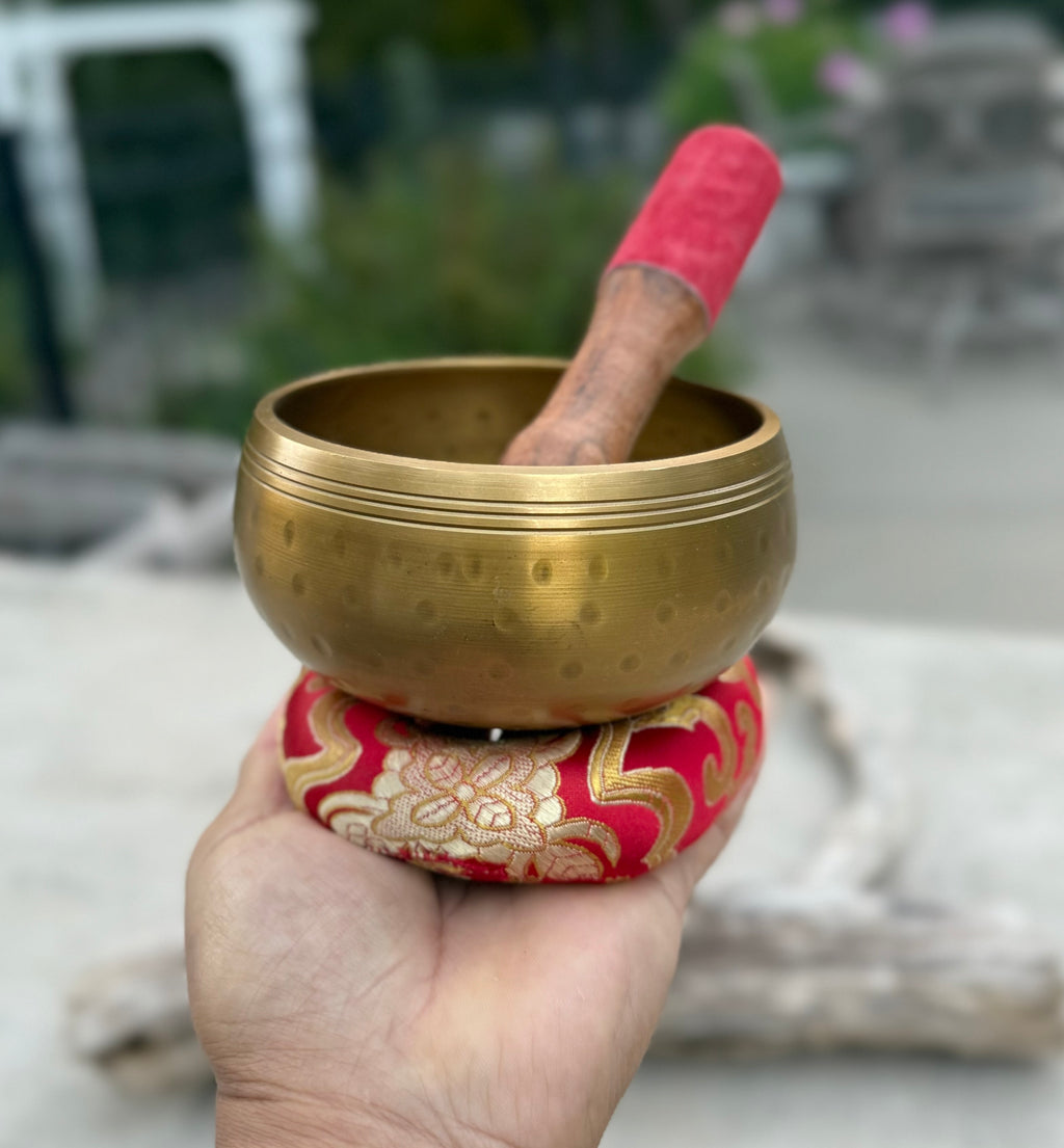 Medium Tibetan Singing Bowl Set – Handcrafted Meditation Bowl with Wooden Mallet & Brocade Cushion for Yoga, Mindfulness & Chakra Healing - DharmaObjects