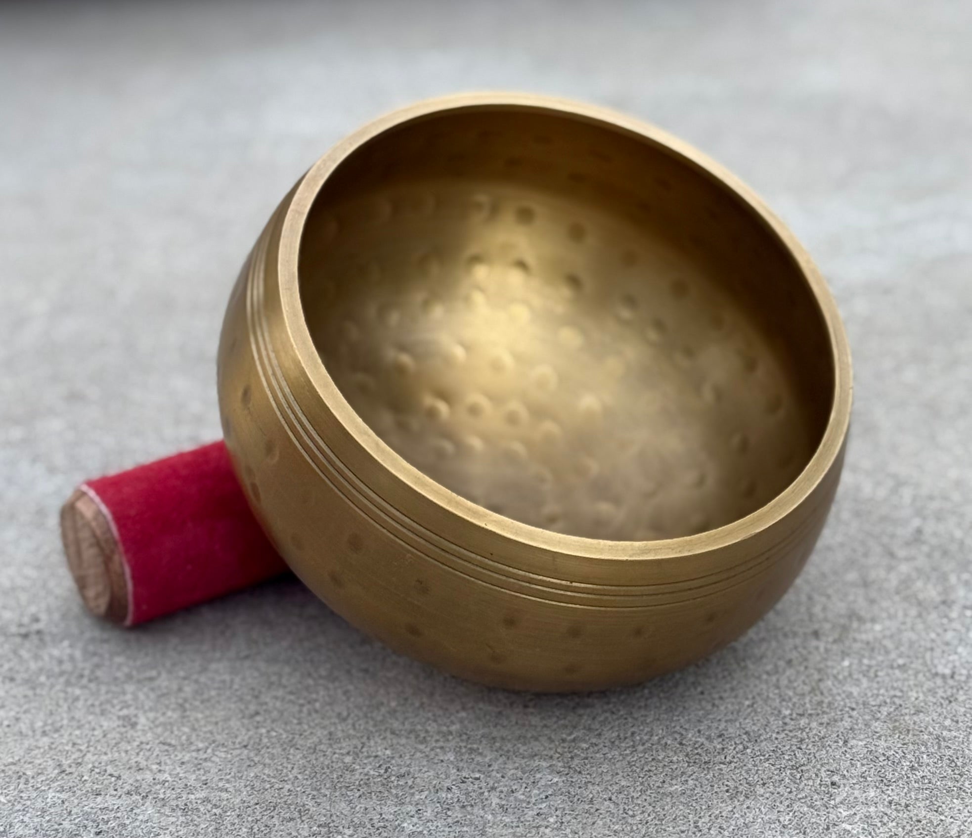 Medium Tibetan Singing Bowl Set – Handcrafted Meditation Bowl with Wooden Mallet & Brocade Cushion for Yoga, Mindfulness & Chakra Healing - DharmaObjects
