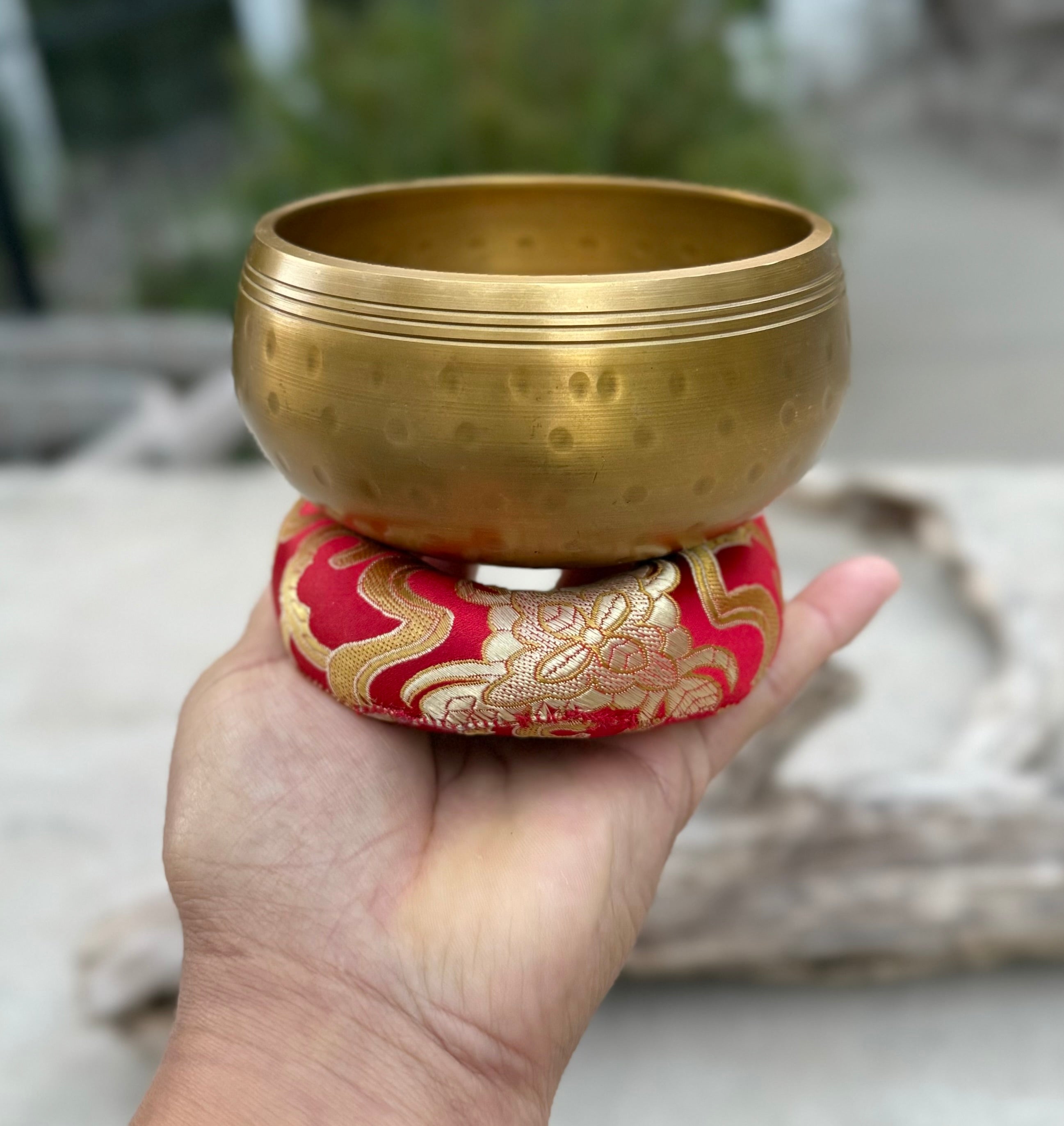 Medium Tibetan Singing Bowl Set – Handcrafted Meditation Bowl with Wooden Mallet & Brocade Cushion for Yoga, Mindfulness & Chakra Healing - DharmaObjects