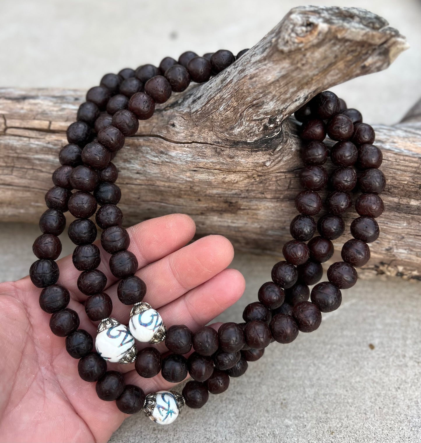 Tibetan Buddhist Rare Bodhi Seed Mala With 3 Conch Shell Accent Beads Free Mala Box