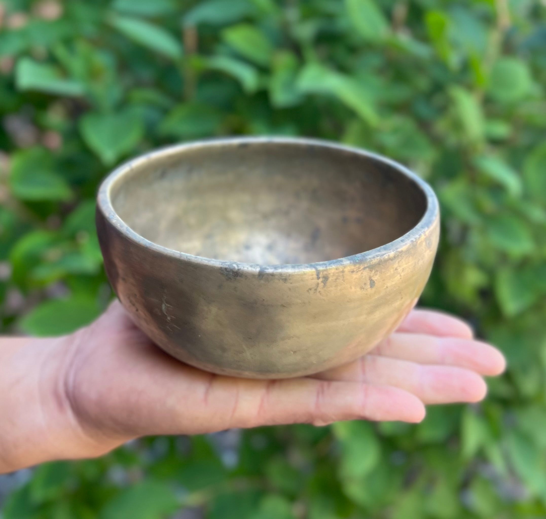 Antique collected hotsell singing bowl- 5 inches Diameter thadobati singing bowl-Tibetan singing bowl-Himalayan singing bowl for healing chakra