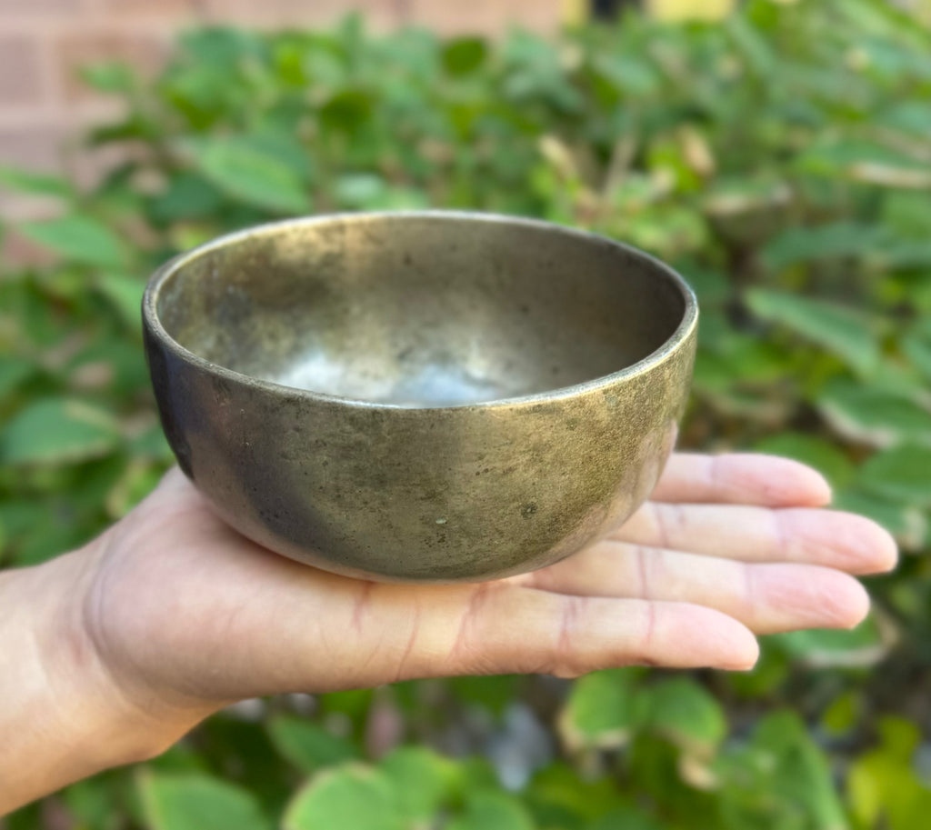 Antique Himalayan Singing Bowl 4.5 Inches Sacral Chakra - DharmaObjects