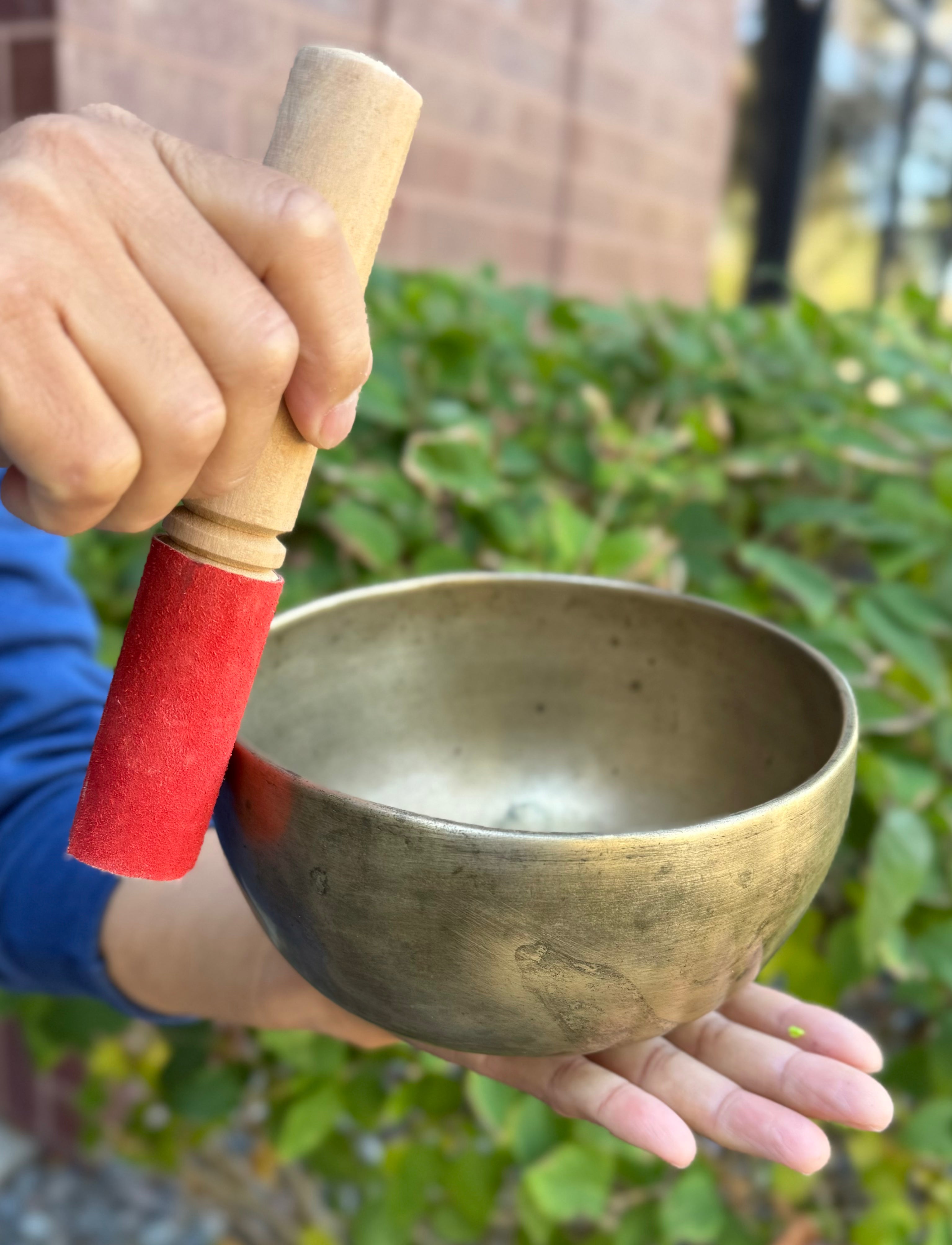 Antique Thadobati Himalayan Singing Bowl 7" – Heart Chakra Meditation Bowl with F Note 691 Hz, Felt Cushion & Suede Striker - DharmaObjects