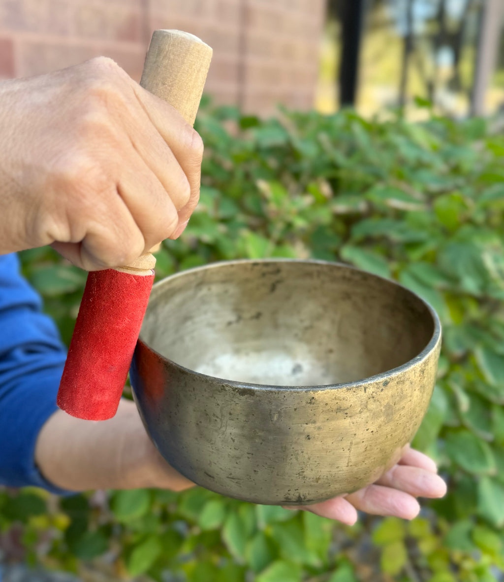 Antique Thadobati Himalayan Singing Bowl 6.5 Inches Solar Plexus Chakra - DharmaObjects