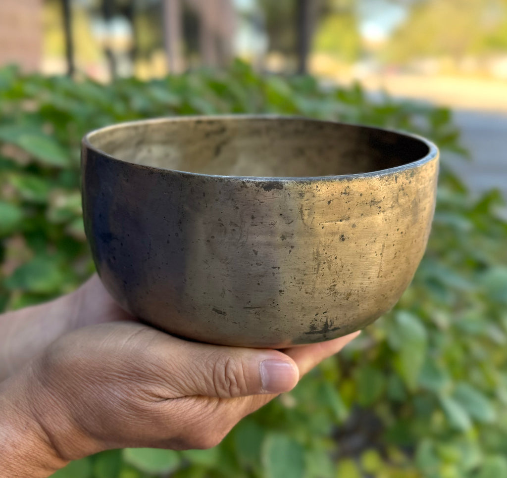 Antique Thadobati Himalayan Singing Bowl 6.5 Inches Solar Plexus Chakra - DharmaObjects