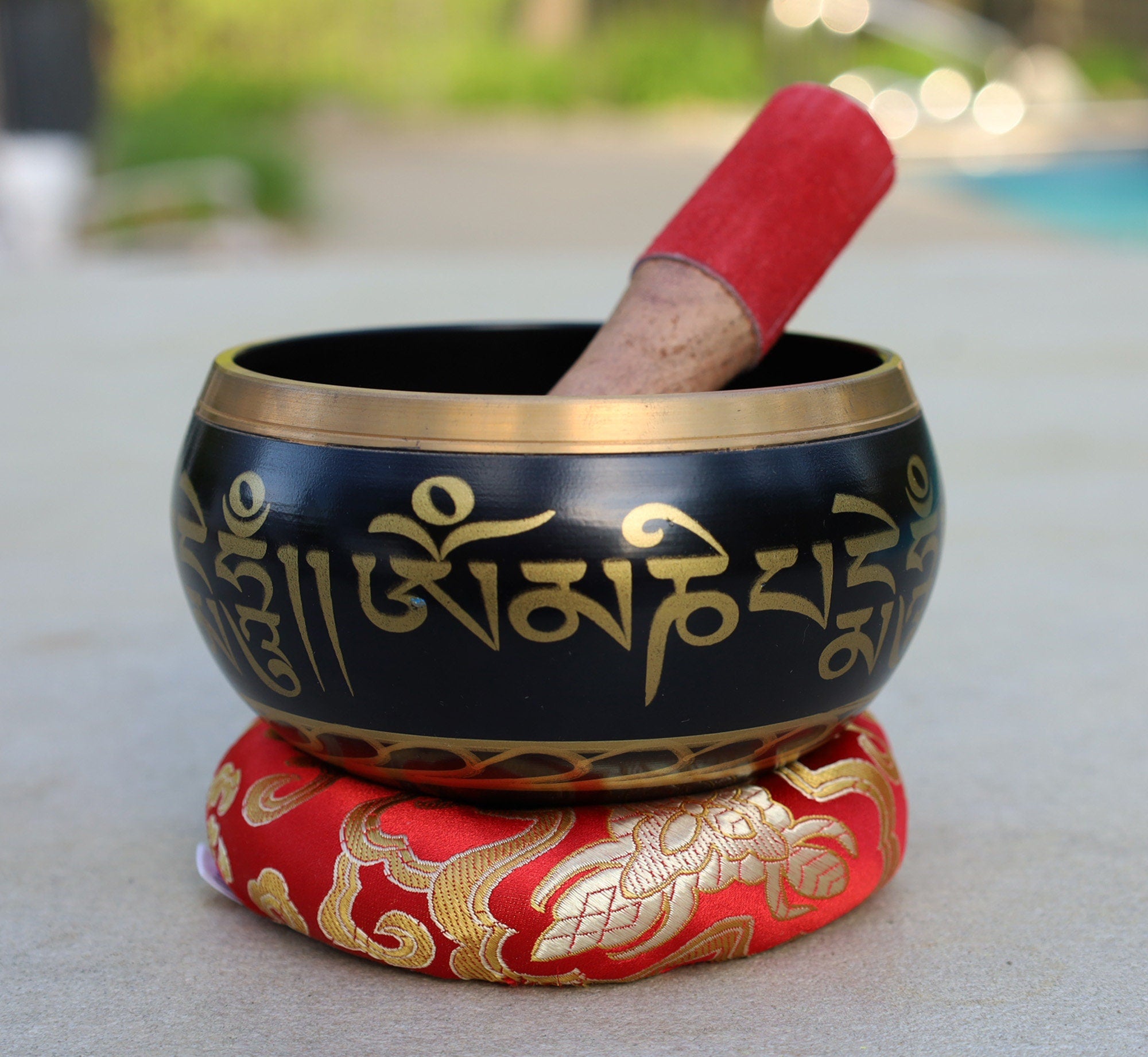 Tibetan Large Singing Bowl Om Mani ~ With Mallet And Brocade Cushion ~ For Mindfulness Meditation, Chakra Healing,Yoga