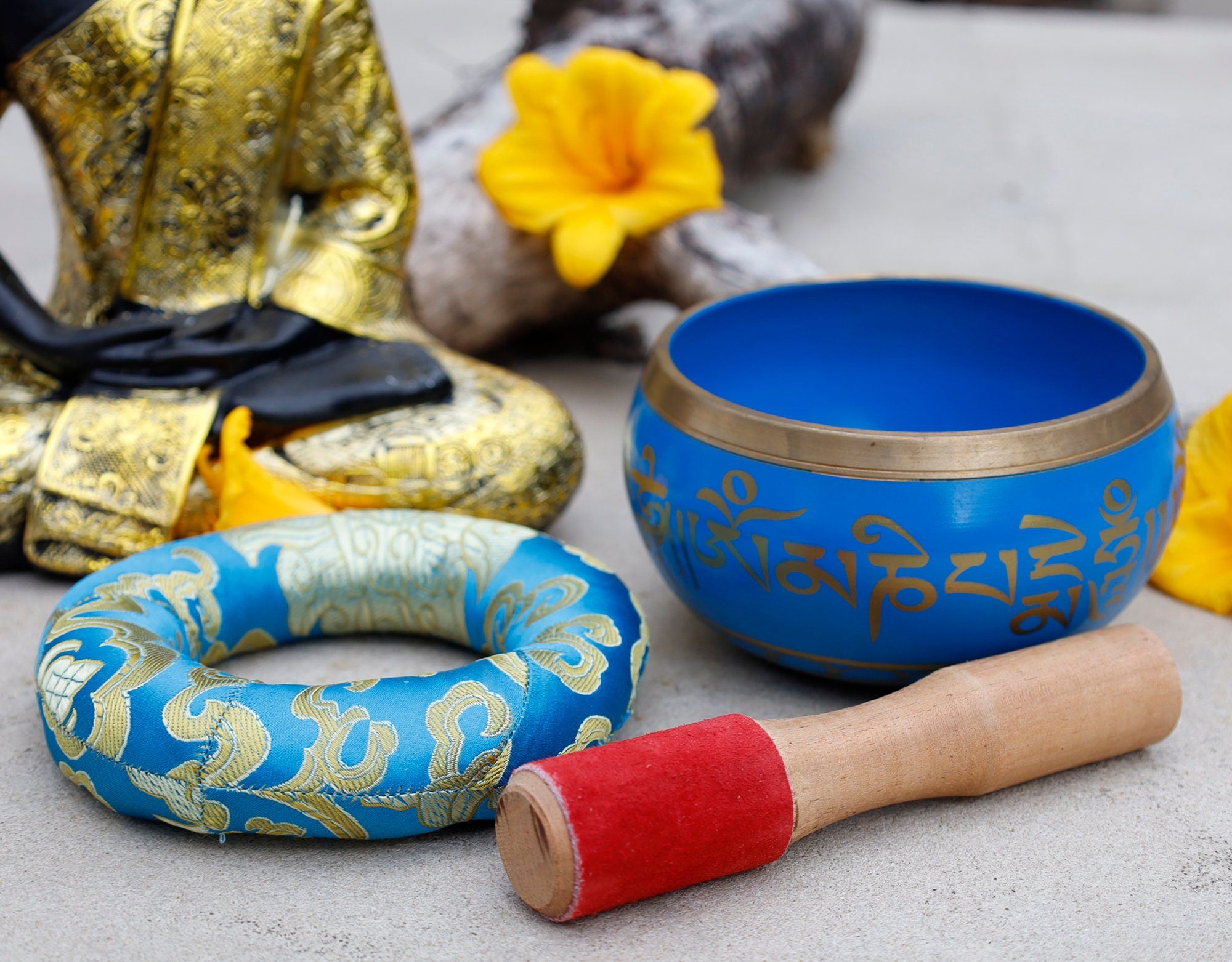 Tibetan Large Singing Bowl Om Mani ~ With Mallet And Brocade Cushion ~ For Mindfulness Meditation, Chakra Healing,Yoga