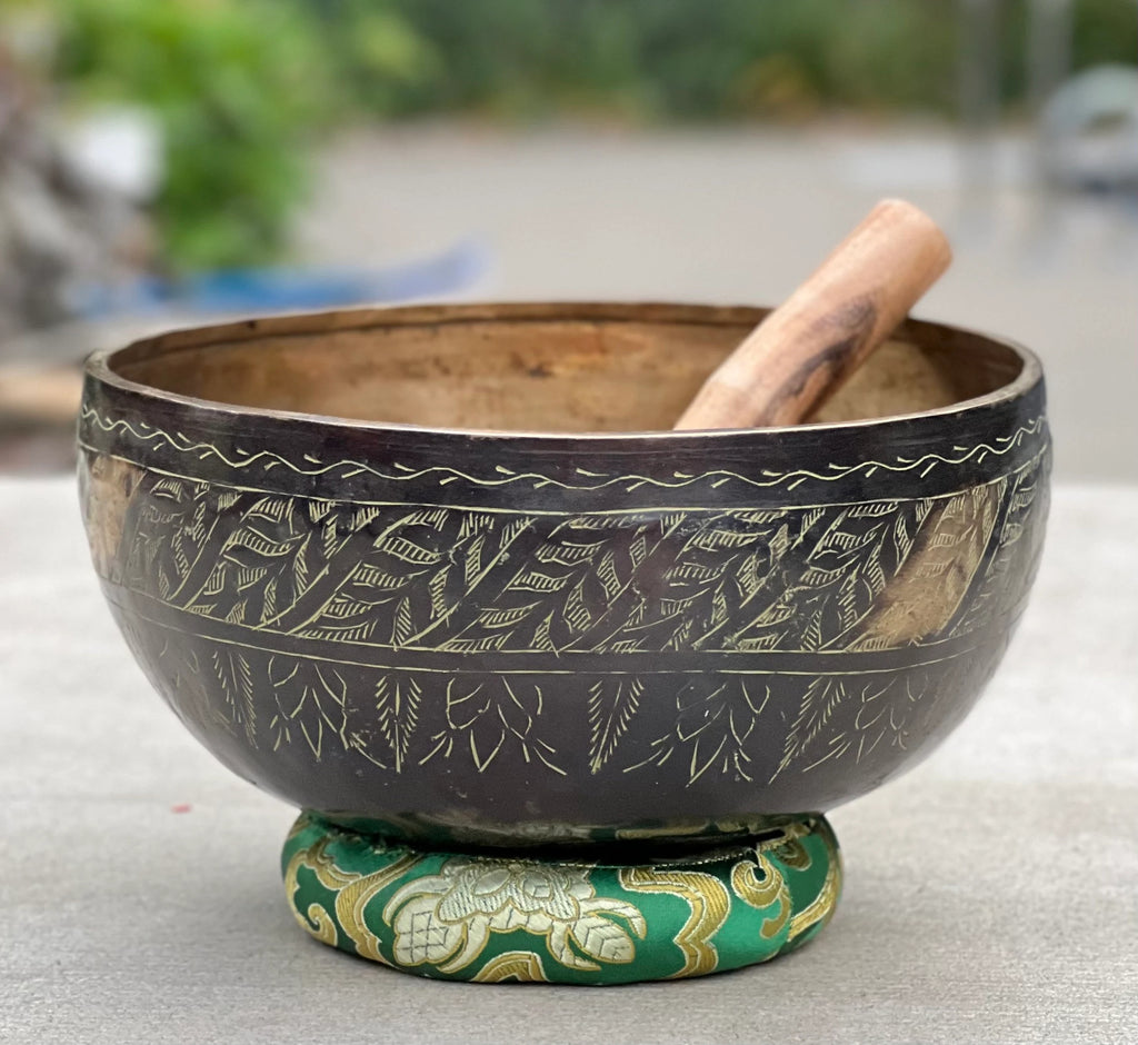 Rare Old Engraved Tibetan Singing Bowl 8.5" | Antique Collector Bowl with E Note Solar Plexus Chakra Tone - DharmaObjects