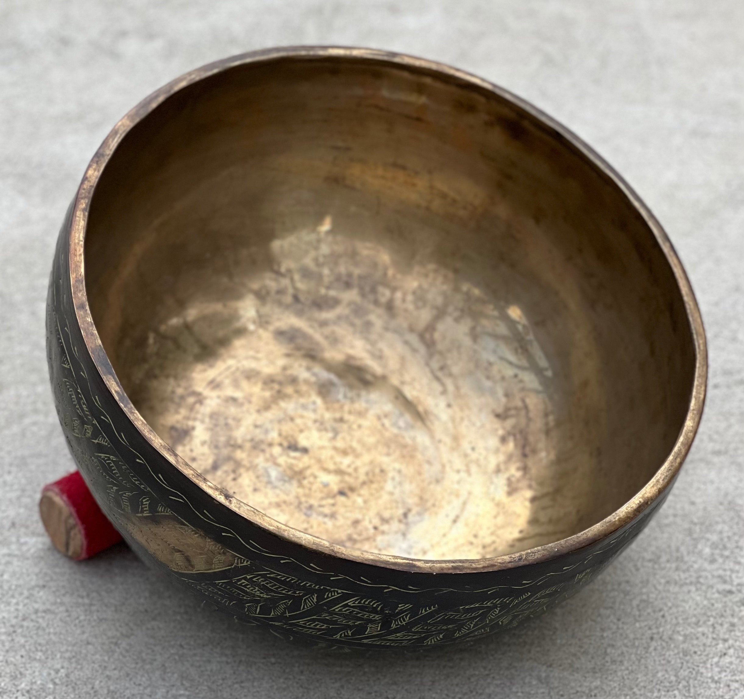 Rare Old Engraved Tibetan Singing Bowl 8.5" | Antique Collector Bowl with E Note Solar Plexus Chakra Tone - DharmaObjects
