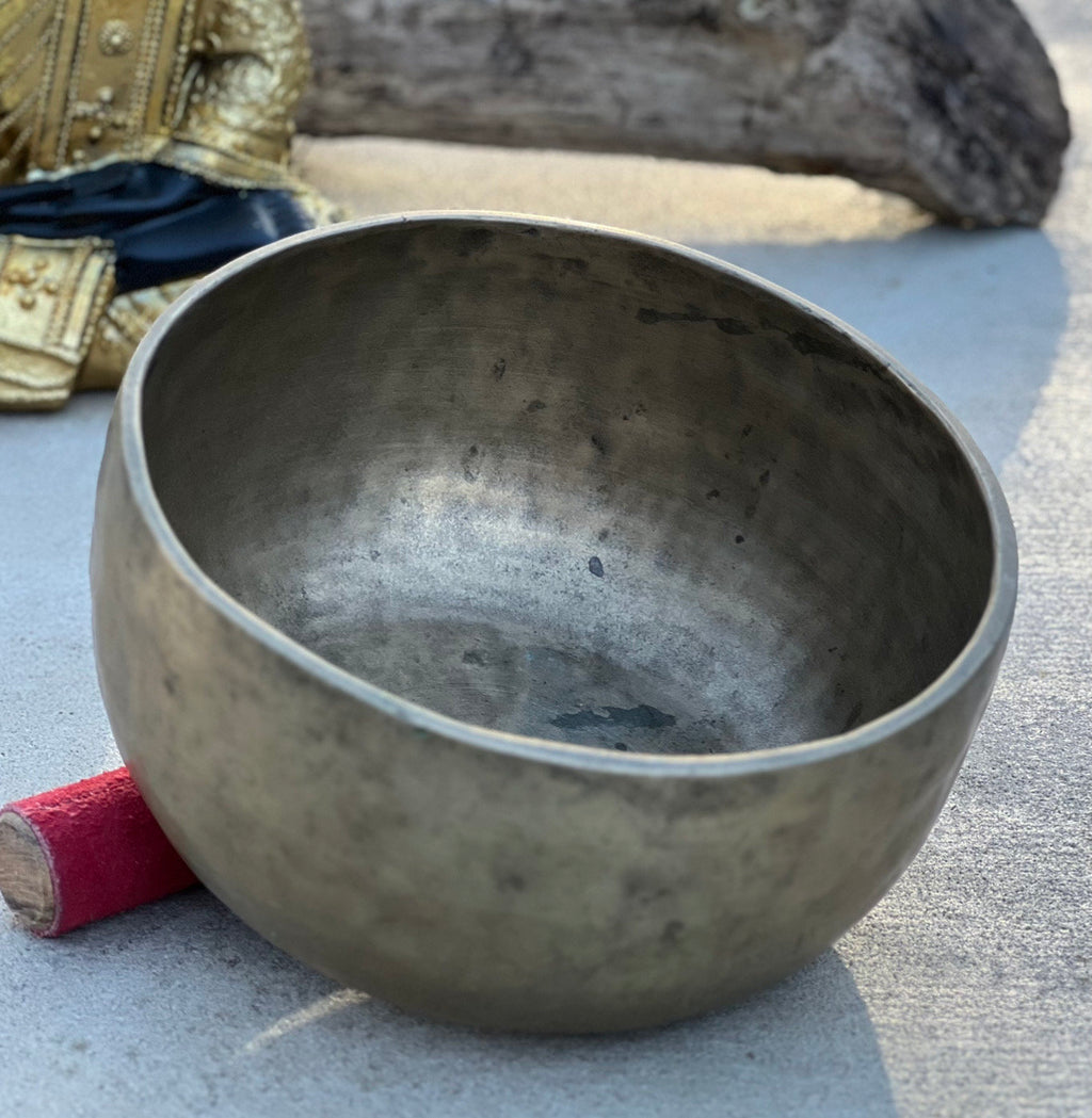 Rare Antique Thadobati Style Tibetan Singing Bowl 7.25" | Dark Patina Sacral Chakra D Note Collector Bowl with Mallet & Cushion - DharmaObjects