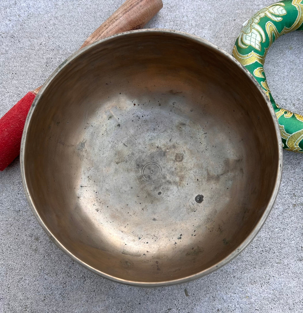 Rare Antique Thadobati Style Tibetan Singing Bowl 6.25" | Dark Patina Crown Chakra B Note Collector Bowl with Mallet & Cushion - DharmaObjects
