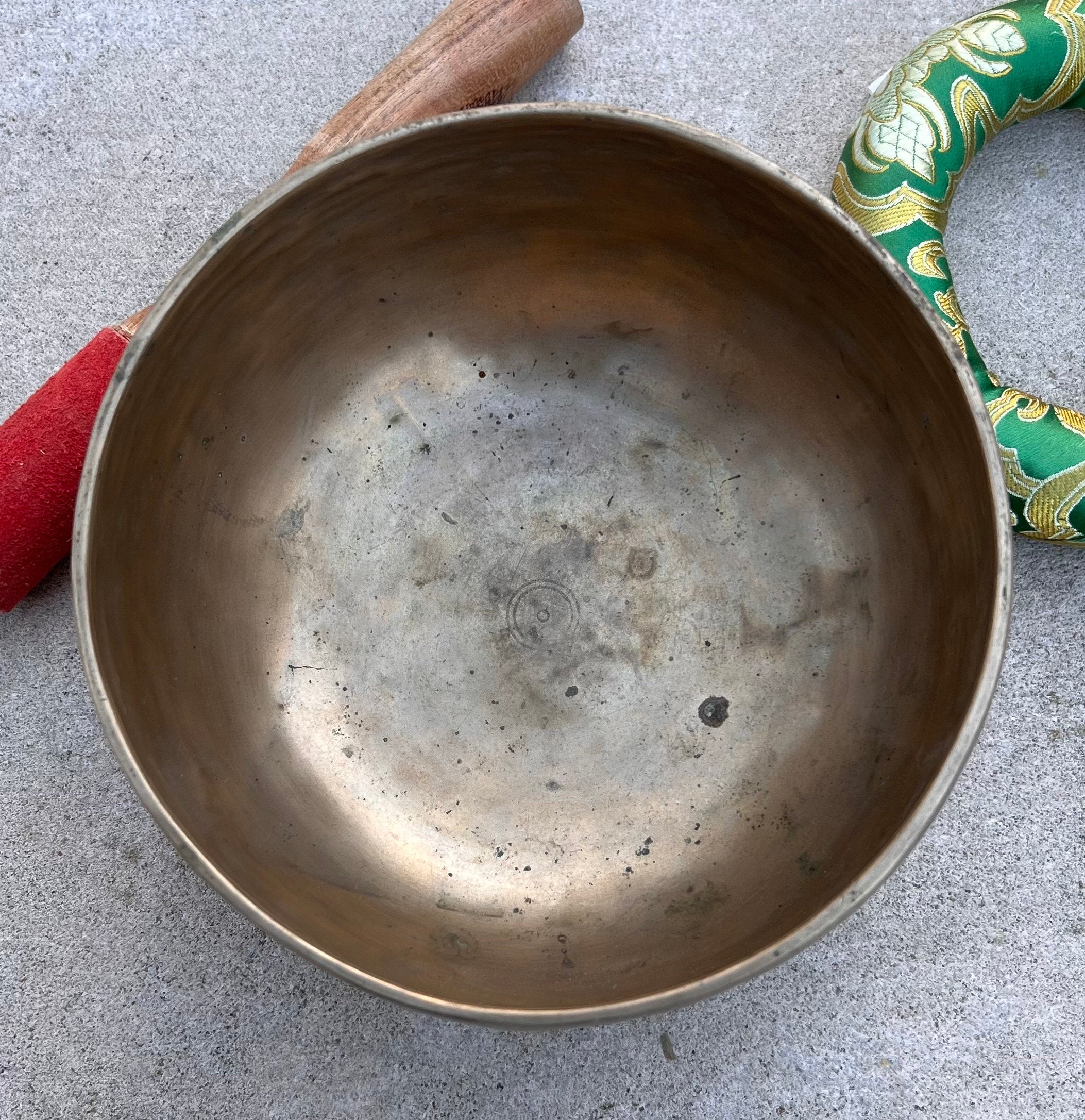Rare Antique Thadobati Style Tibetan Singing Bowl 6.25" | Dark Patina Crown Chakra B Note Collector Bowl with Mallet & Cushion - DharmaObjects