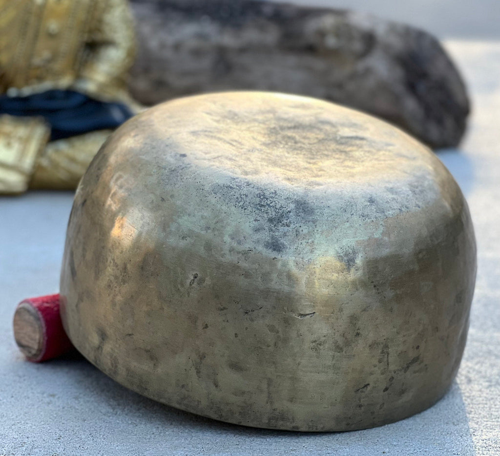 Rare Antique Thadobati Style Tibetan Singing Bowl 7.25" | Dark Patina Sacral Chakra D Note Collector Bowl with Mallet & Cushion - DharmaObjects