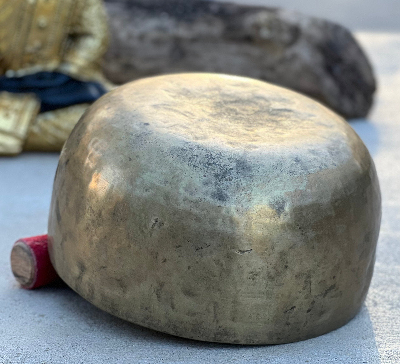 Rare Antique Thadobati Style Tibetan Singing Bowl 7.25" | Dark Patina Sacral Chakra D Note Collector Bowl with Mallet & Cushion - DharmaObjects
