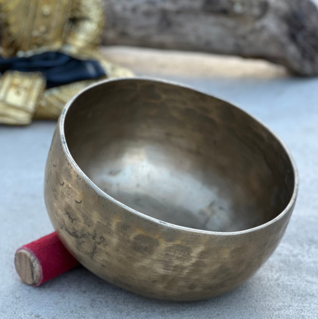 Antique Rare Thadobati Style Tibetan Singing Bowl - Collector Dark Patina 6.25 Inches Crown Chakra