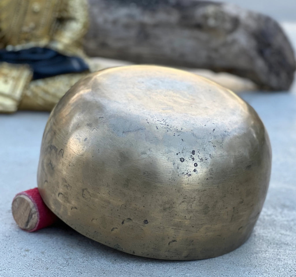 Rare Antique Thadobati Style Tibetan Singing Bowl 6.25" | Dark Patina Crown Chakra B Note Collector Bowl with Mallet & Cushion - DharmaObjects
