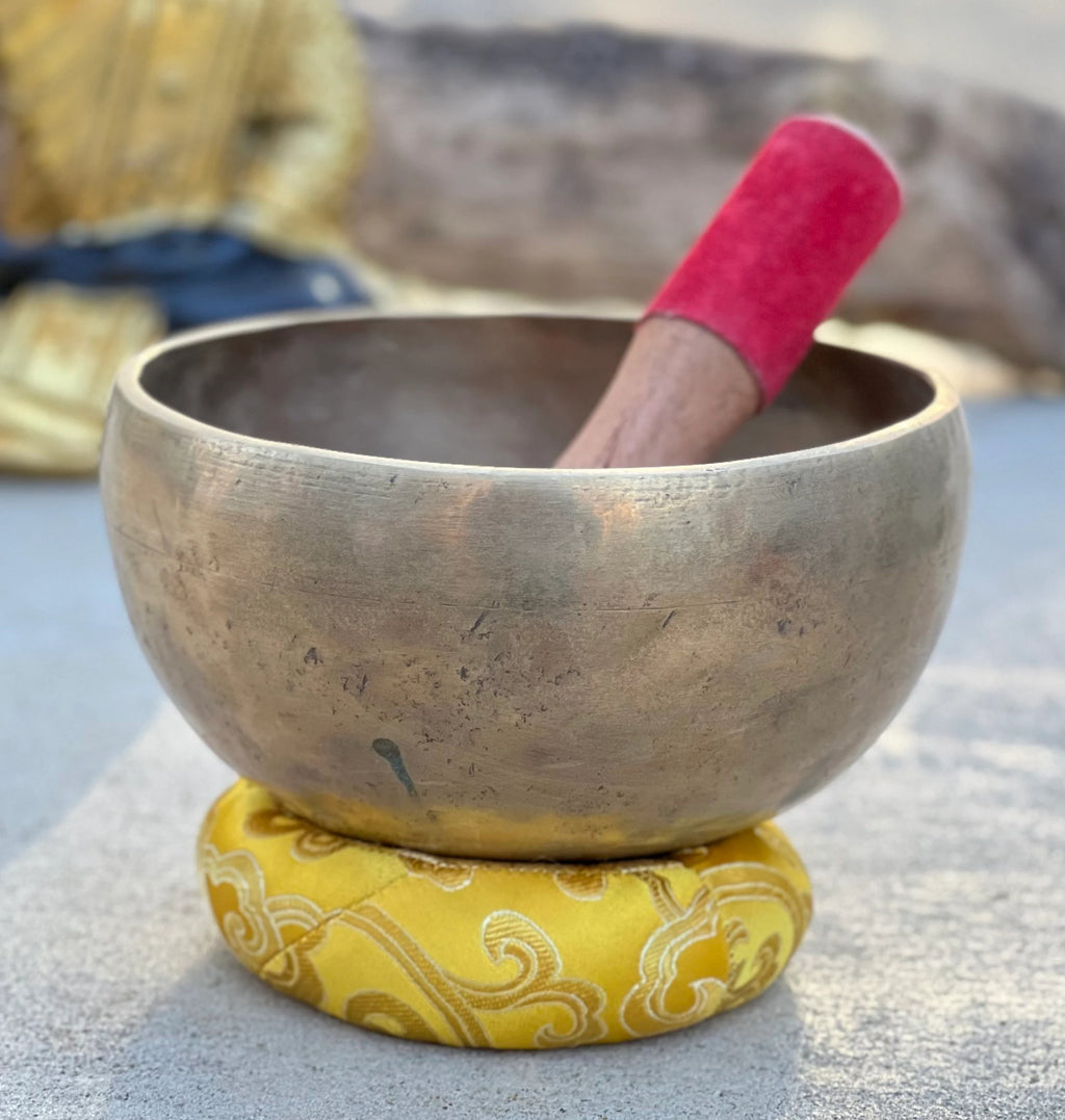 Rare Antique Thadobati Style Tibetan Singing Bowl 5.75" | Dark Patina Heart Chakra F Note Bowl with Mallet & Cushion - DharmaObjects