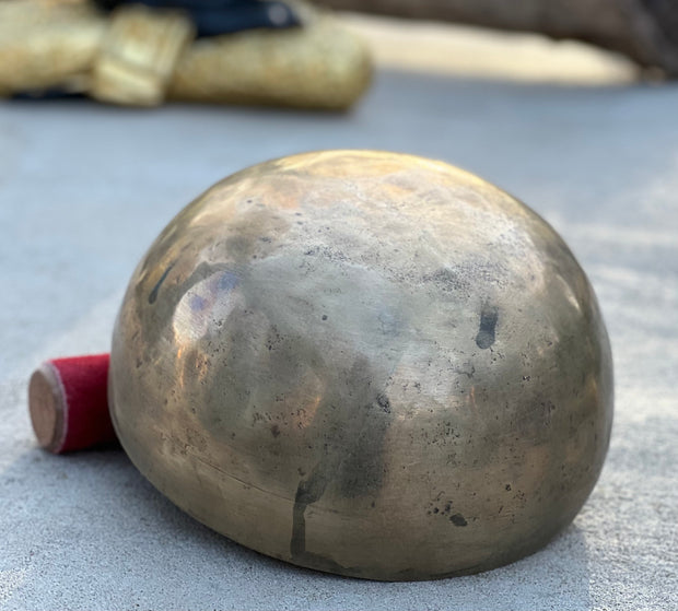 Antique Rare Thadobati Style Tibetan Singing Bowl - Collector Dark Patina 5.75 Inches Heart Chakra