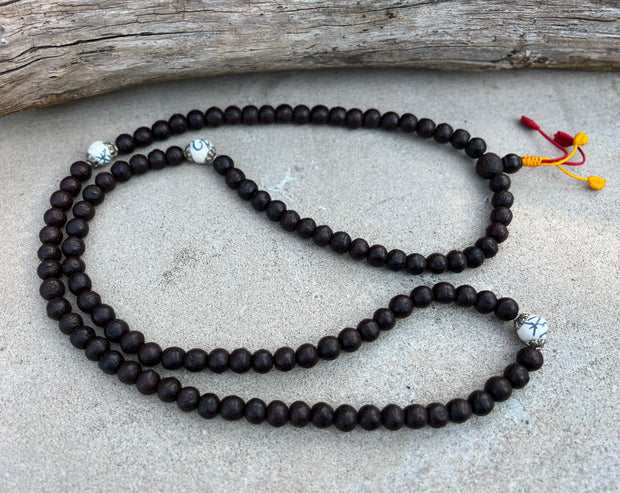 Dark Tibetan Buddhist Rare Bodhi Seed Mala, 3 Conch Shell Accent, Free Mala Bag