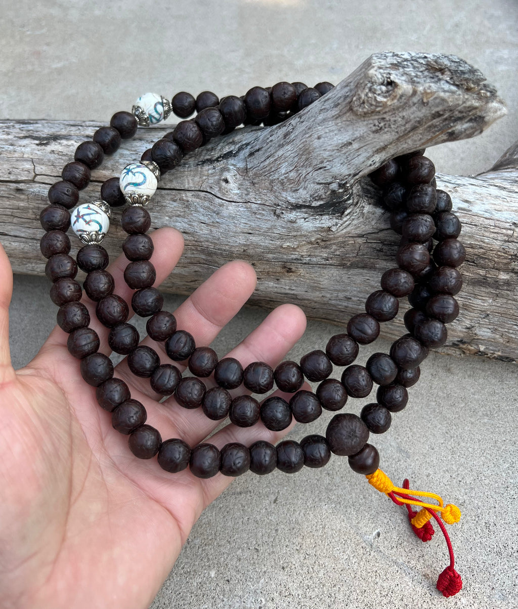Dark Tibetan Buddhist Rare Bodhi Seed Mala, 3 Conch Shell Accent, Free Mala Bag